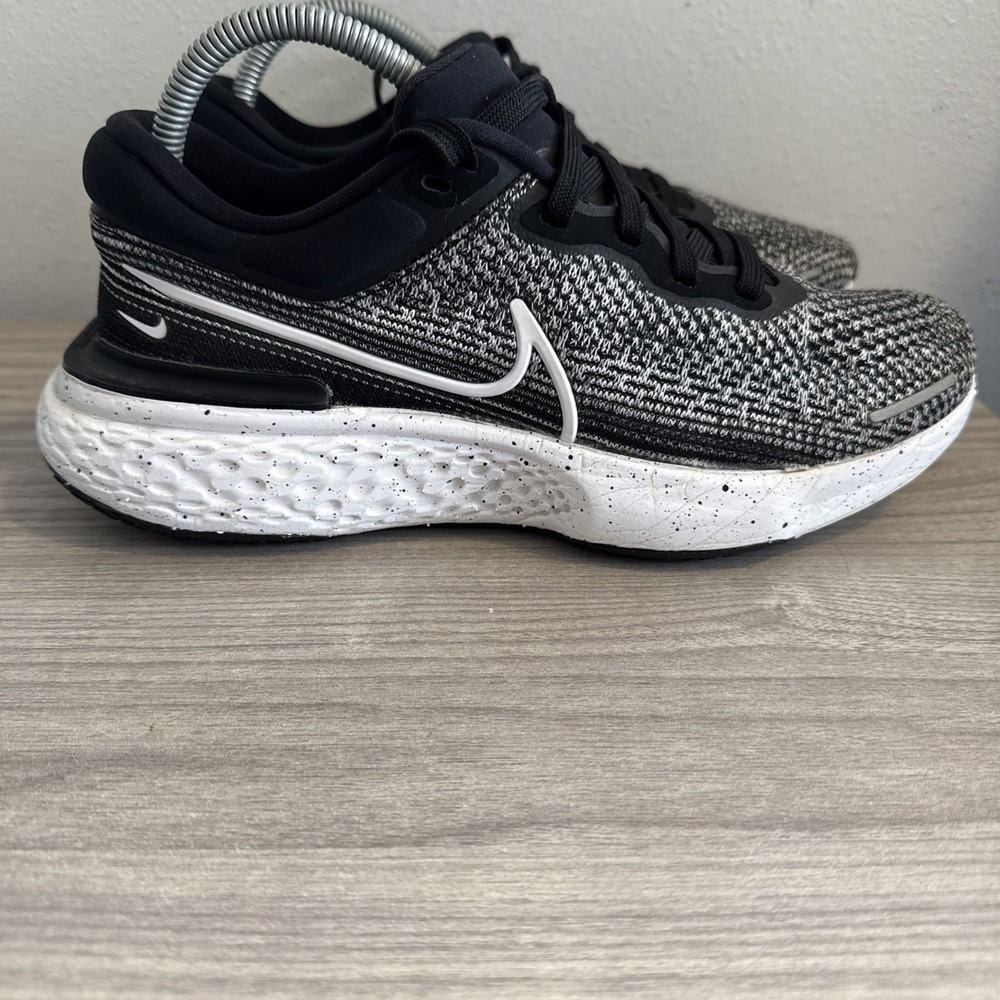 Nike ZoomX Invincible Run Flyknit Mens Size 9 Black Running Shoes Sneakers